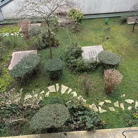Grand Faubourg Sainthonore 8th Paris